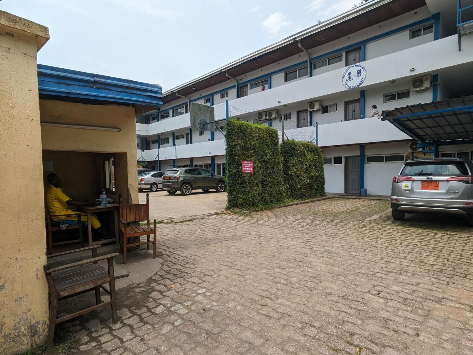 Foyer Du Marin Hotel Douala Bagian luar foto